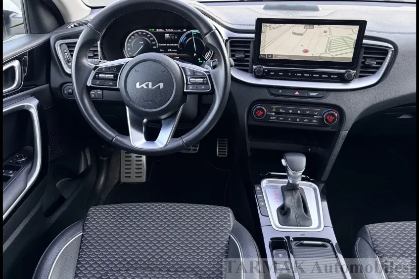 Kia XCEED PHEV 1.6i 141 Ch Black & White Dct6