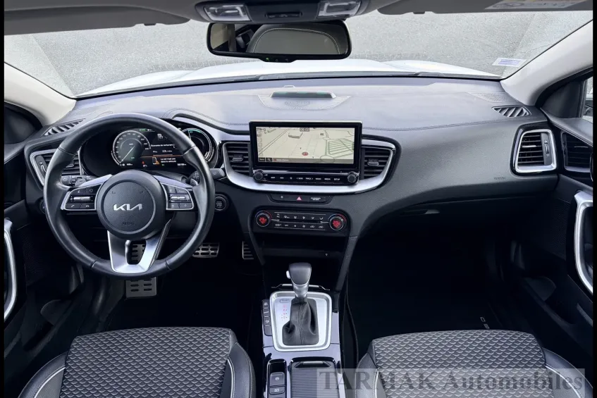 Kia XCEED PHEV 1.6i 141 Ch Black & White Dct6